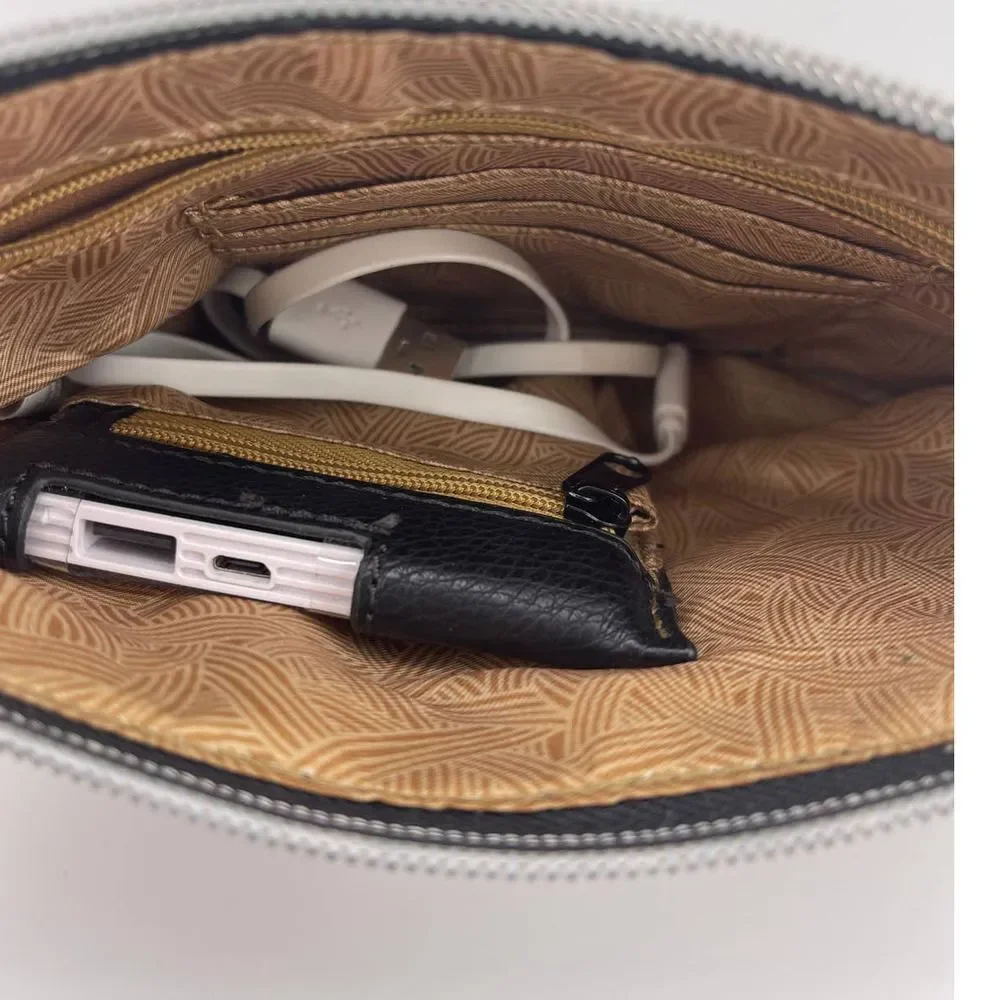 NWOT Sak Roots Wristlet Wallet Clutch‎ With Battery Bank Built In - Picture 7 of 9